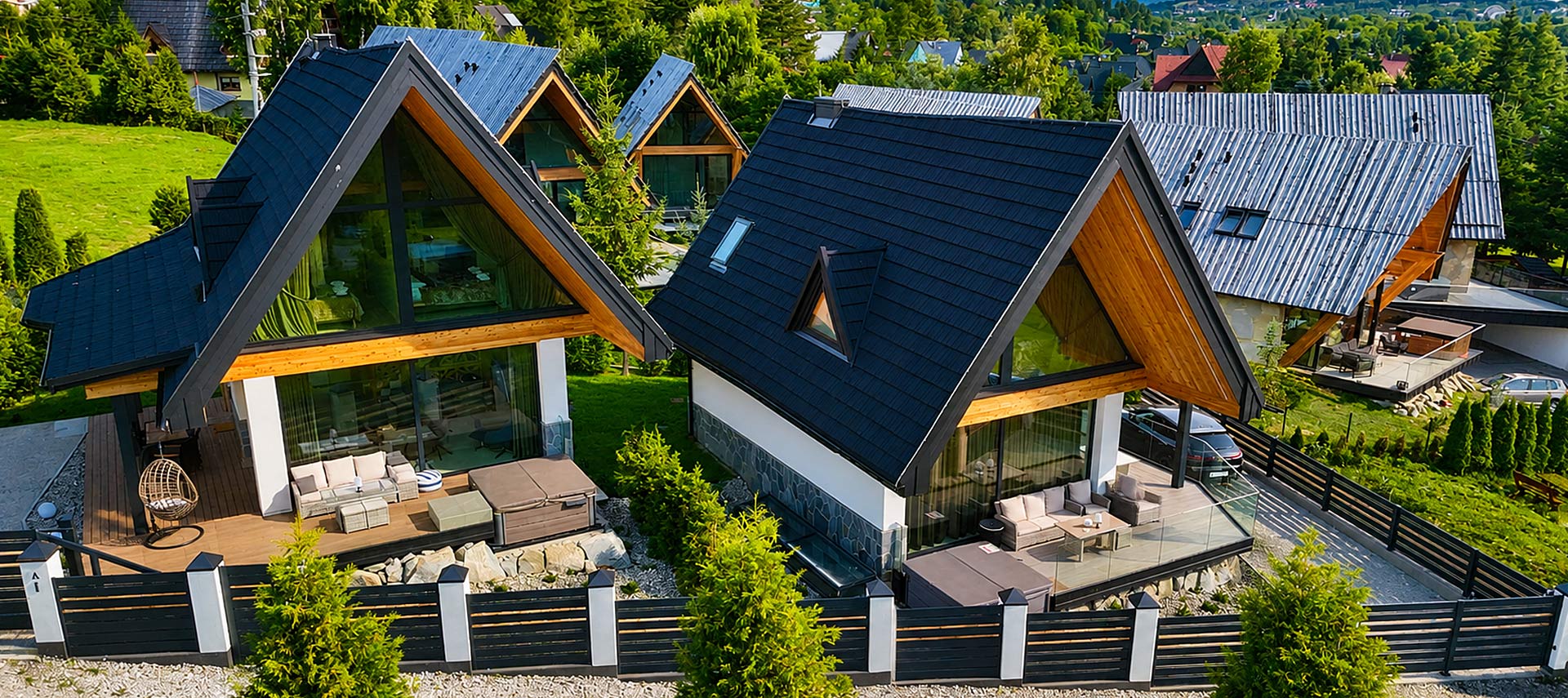 Villa w górach w zimowym krajobrazie